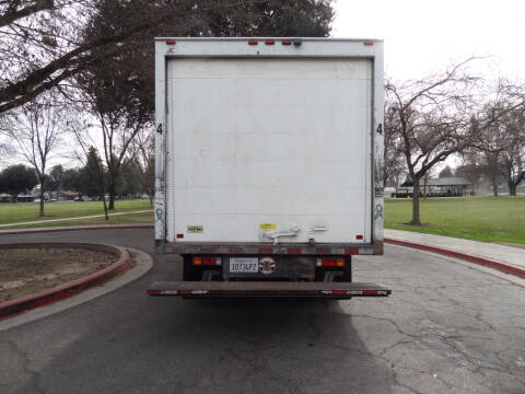 2015 Mitsubishi Fuso FE180