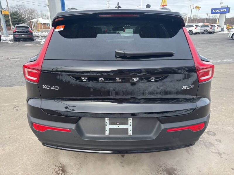 2025 Volvo XC40 B5 Plus Dark Theme