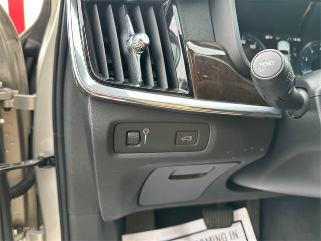 2018 Volvo S90 T5 Momentum