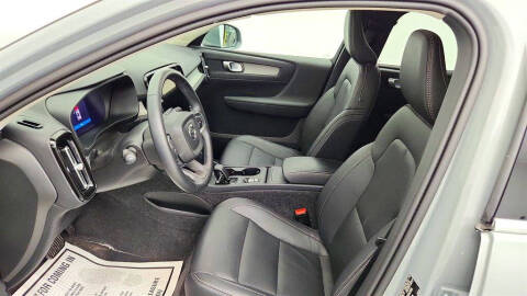 2025 Volvo XC40 B5 Core Bright Theme