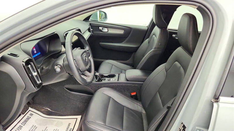 2025 Volvo XC40 B5 Core Bright Theme