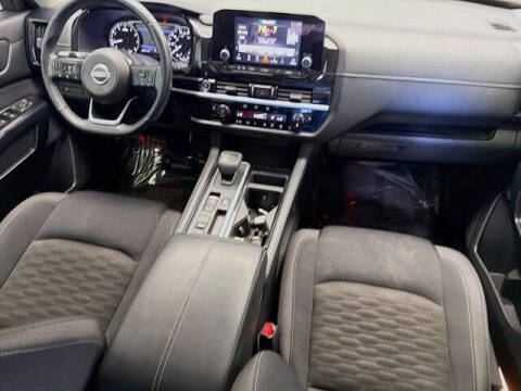 2022 Nissan Pathfinder SV