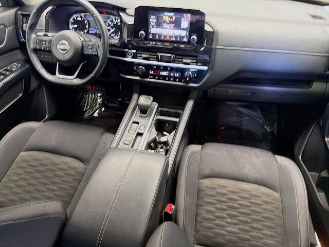 2022 Nissan Pathfinder SV