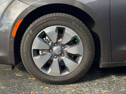 2018 Chrysler Pacifica Hybrid Limited