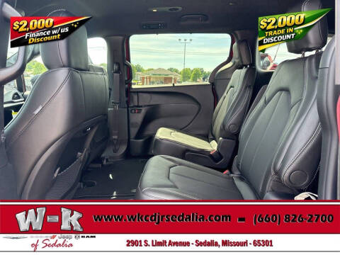 2027 Chrysler Pacifica Select