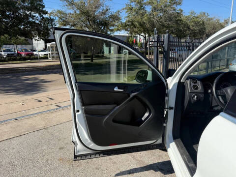 2017 Volkswagen Tiguan 2.0T Wolfsburg Edition