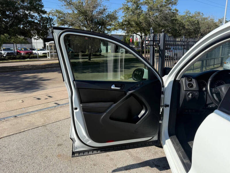 2017 Volkswagen Tiguan 2.0T Wolfsburg Edition