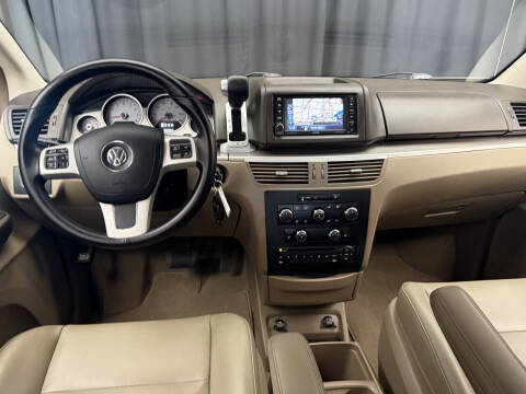 2012 Volkswagen Routan SE