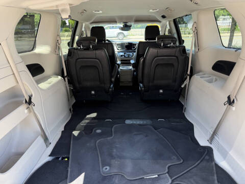 2022 Chrysler Pacifica Touring L