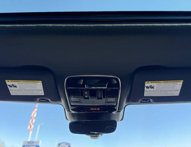 2024 Land Rover Range Rover P400 SE LWB