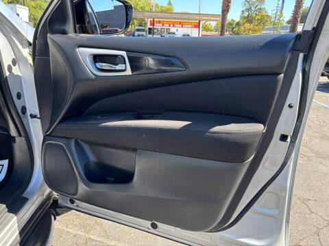 2017 Nissan Pathfinder S