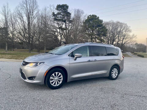 2019 Chrysler Pacifica for sale at GTO United Auto Sales LLC in Lawrenceville GA