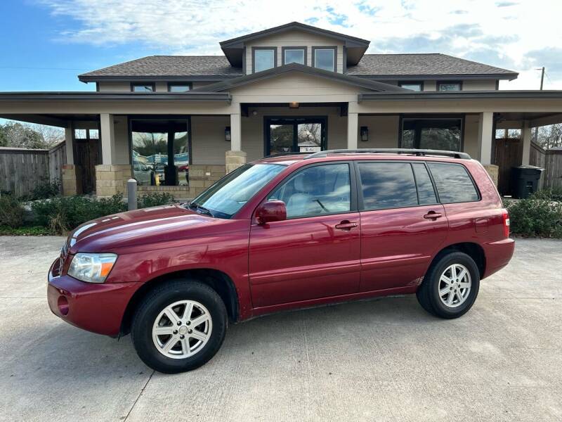 2004 Toyota Highlander for sale at Car Country in Clute TX
