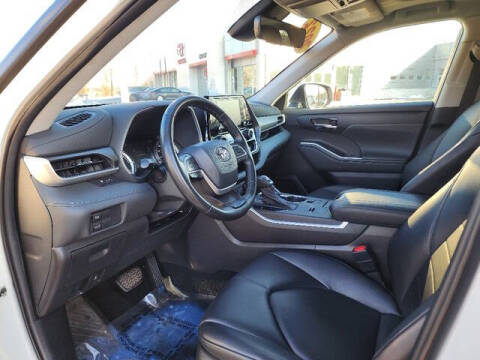 2022 Toyota Highlander Hybrid XLE