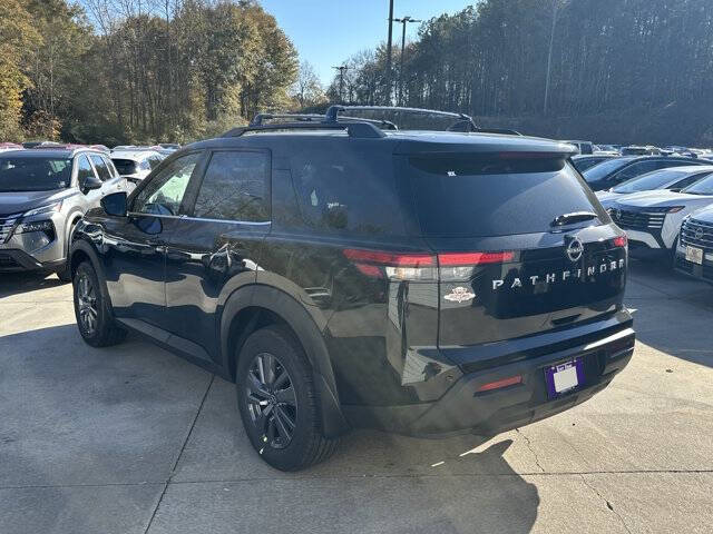 2025 Nissan Pathfinder SV