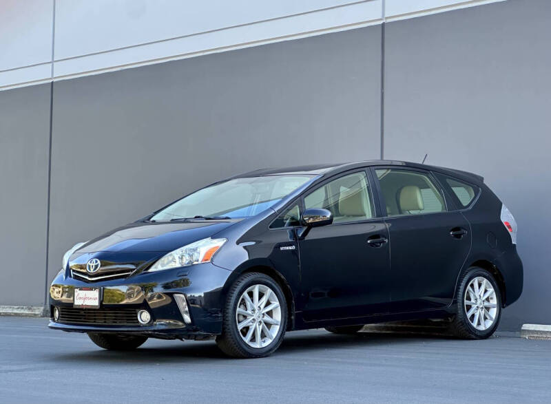 2012 Toyota Prius v Five