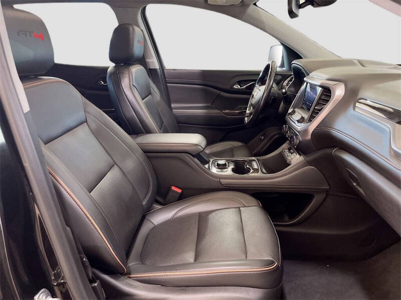 2022 GMC Acadia AT4