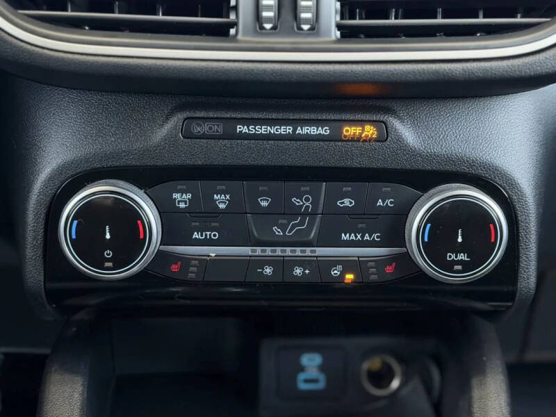 2022 Ford Escape Hybrid SE