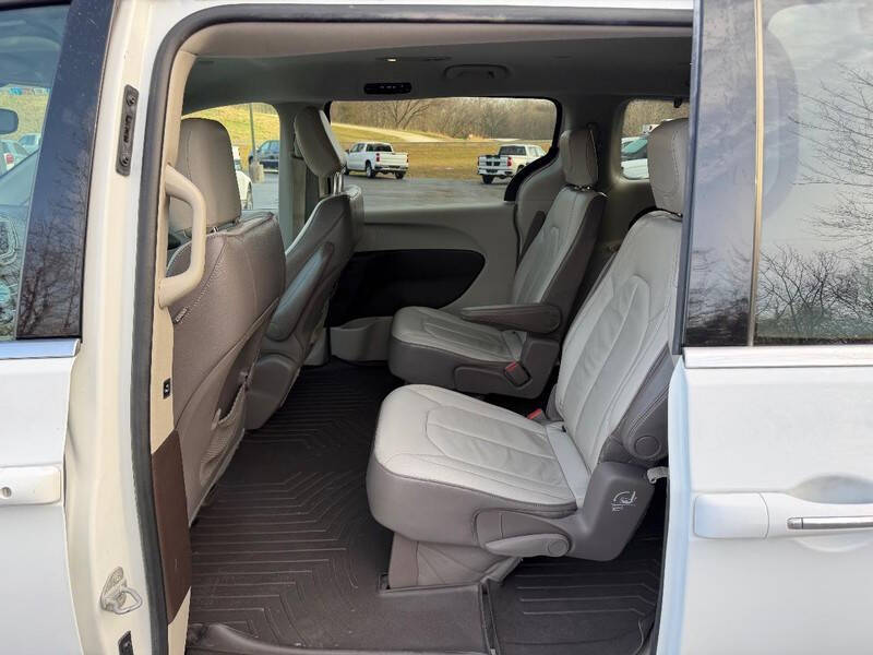 2017 Chrysler Pacifica Touring-L