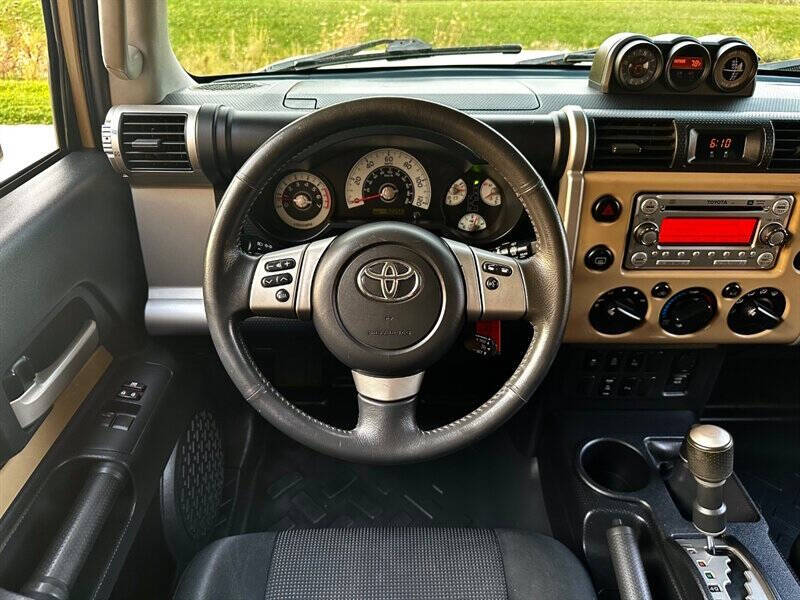 2012 Toyota FJ Cruiser Base photo 15