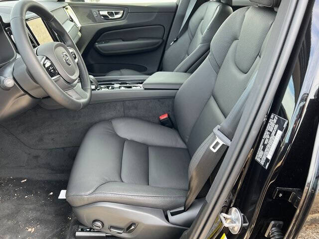 2025 Volvo XC60 B5 Plus Dark Theme