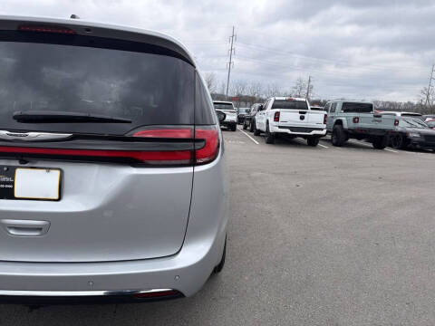 2026 Chrysler Pacifica Select
