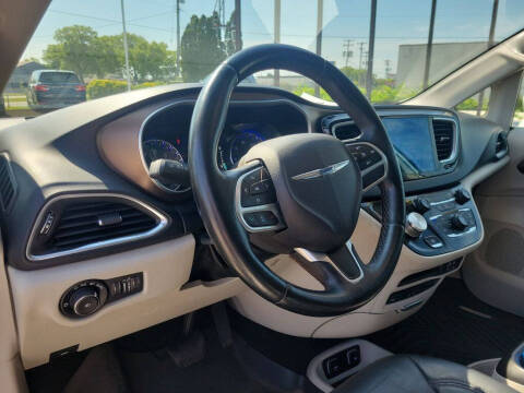 2017 Chrysler Pacifica Touring-L Plus