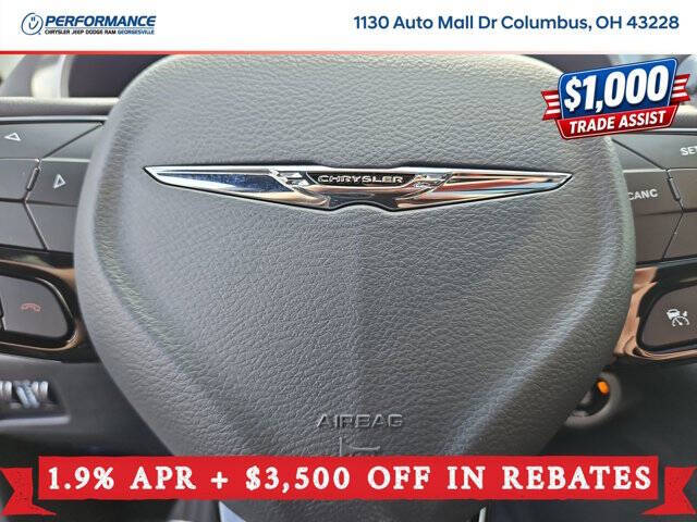 2026 Chrysler Pacifica Select
