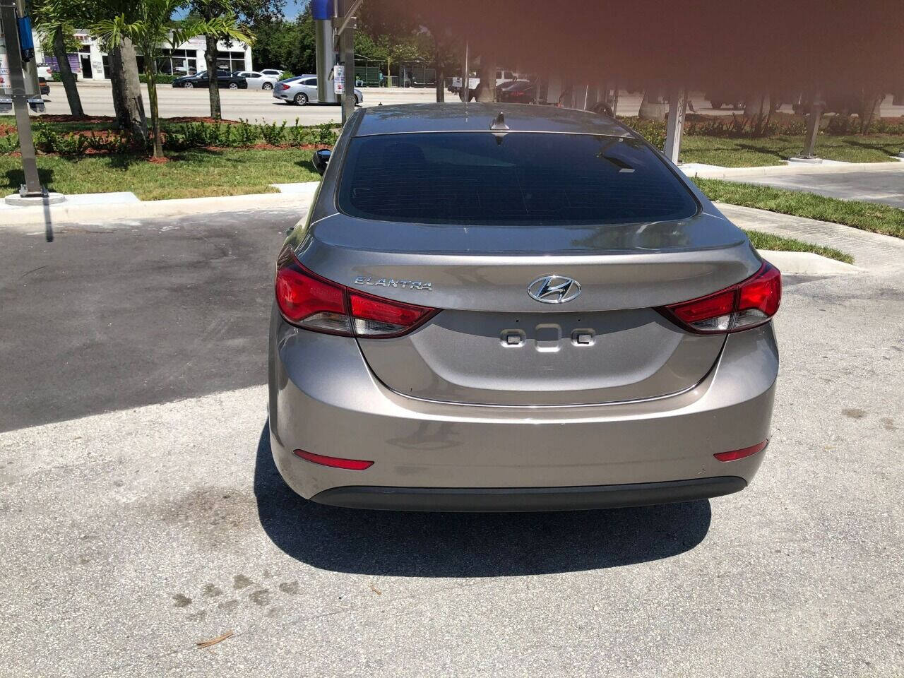 2015 HYUNDAI Elantra Sedan - $9,900