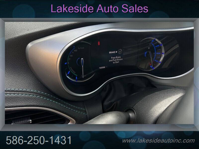 2017 Chrysler Pacifica Hybrid Platinum