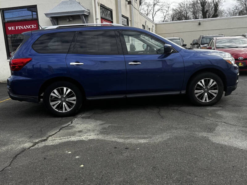 2017 Nissan Pathfinder SL