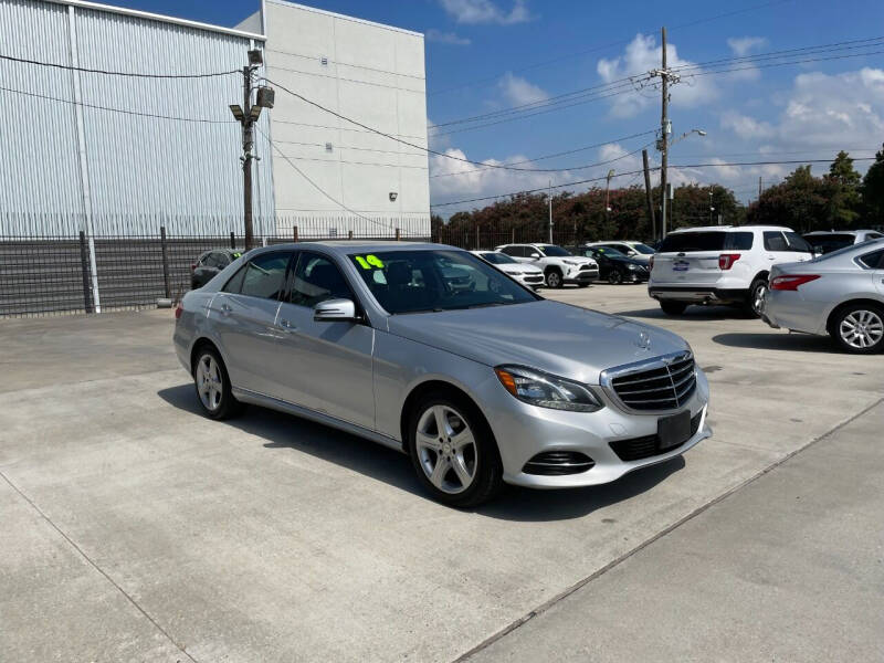 2014 Mercedes-Benz E-Class E350 Luxury photo 3