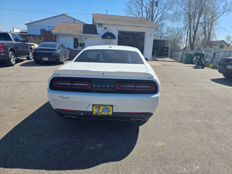 2016 Dodge Challenger SXT Plus