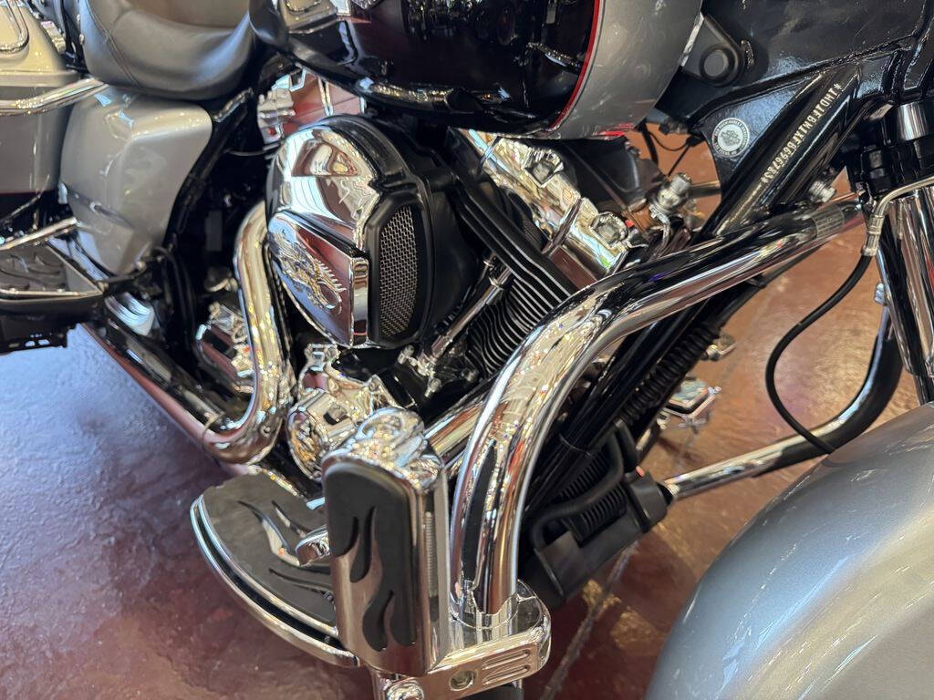 2015 Harley-Davidson Road King 35