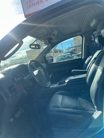 2012 Nissan Armada Platinum