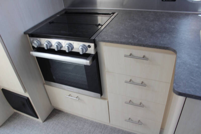 2022 Airstream Flying Cloud 27FB Twin