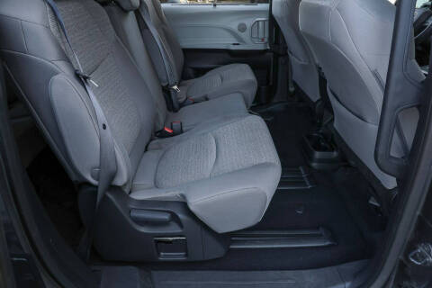 2025 Toyota Sienna LE 8-Passenger