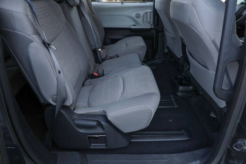 2025 Toyota Sienna LE 8-Passenger