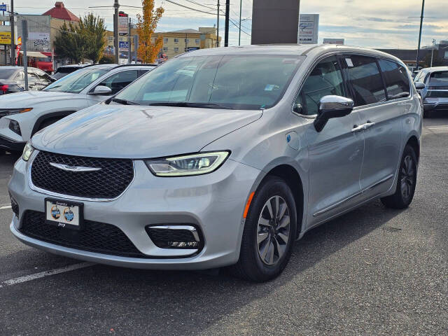 2023 Chrysler Pacifica Plug-In Hybrid for sale at Autos by Talon in Seattle, WA