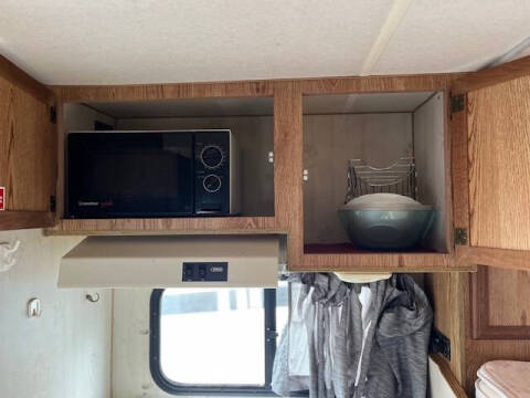 1991 Cascade 10 Ft Truck Camper