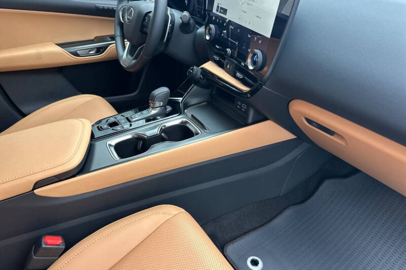 2026 Lexus NX 450h+ Luxury