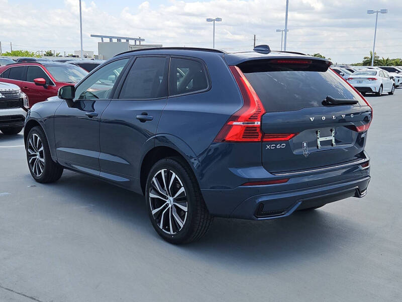 2025 Volvo XC60 B5 Plus Dark Theme