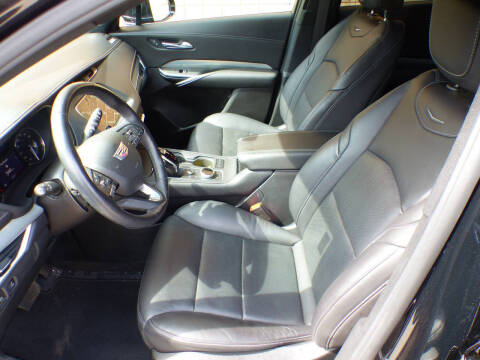 2022 Cadillac XT4 Premium Luxury