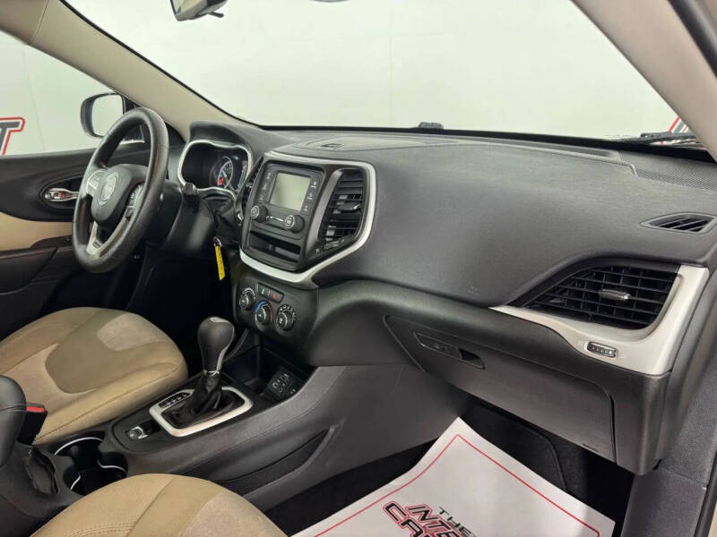 2015 Jeep Cherokee Sport