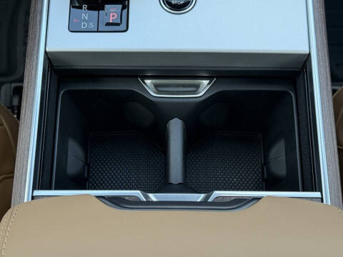 2025 Land Rover Range Rover P550e SE