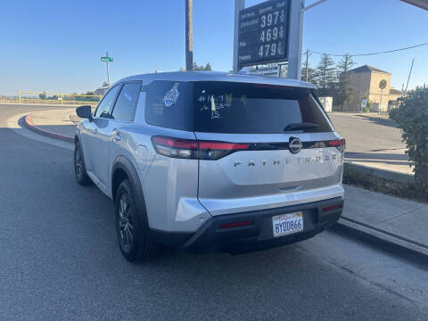 2022 Nissan Pathfinder S