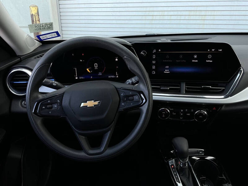 2025 Chevrolet Trax LT