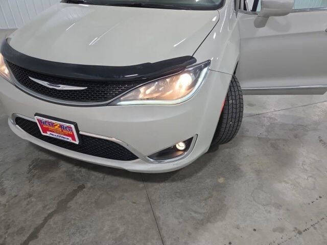 2017 Chrysler Pacifica Touring-L Plus