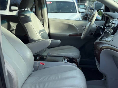 2013 Toyota Sienna XLE 7-Passenger