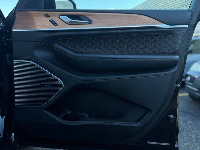 2023 Jeep Grand Cherokee Summit